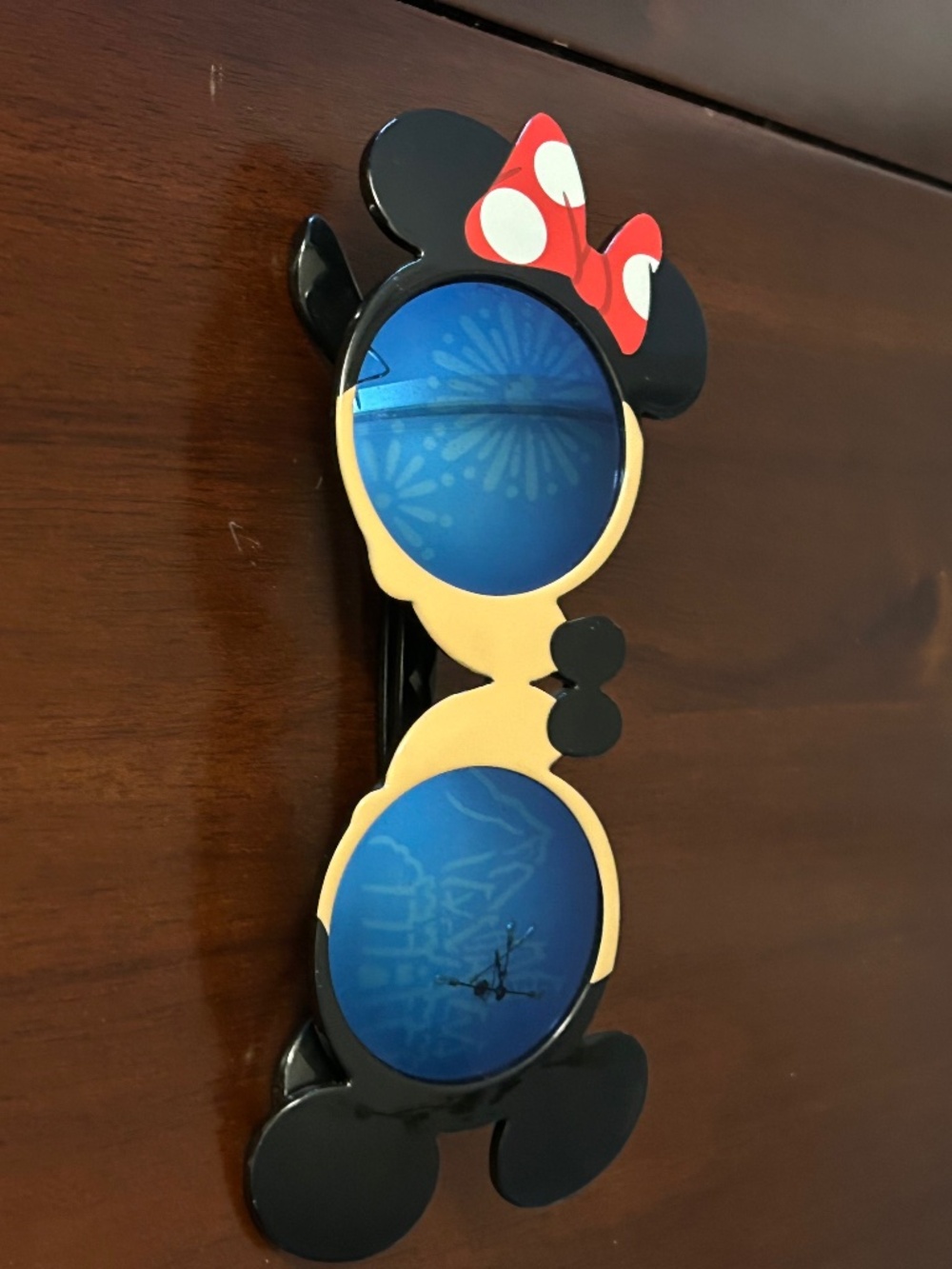 Tokyo Disney Resort Mickey & Minnie Kissing Sunglasses – Rare TDR Exclusive